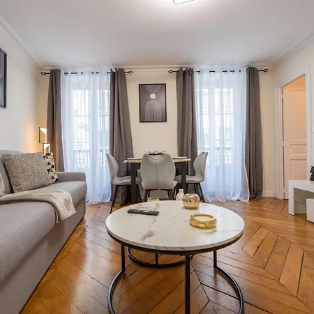 Cia - Rue Du Colisée, Near Champs élysées Parigi